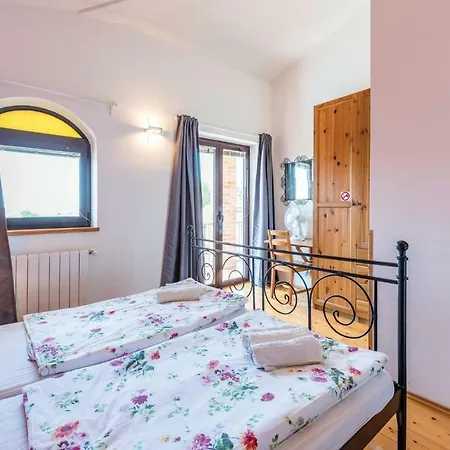 Holiday Istarska Ix Holiday home Strpacici